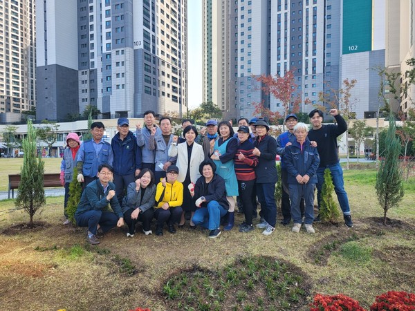 ▲ ‘깨끗하고 아름다운 우리 동네 만들기’ 4차 연구활동 단체사진.