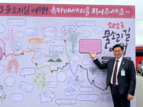 ▲ 물소리길 신규코스 개통식에 참석한 전진선 양평군수.