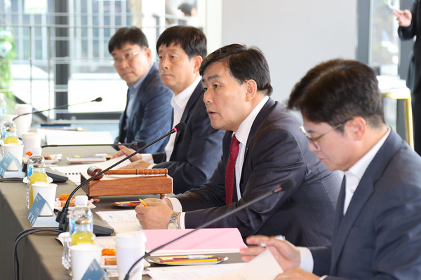 ▲ 문경복 옹진군수가 접경지역 시장군수협의회 2023년 하반기 정기회의를 주재하고 있다.