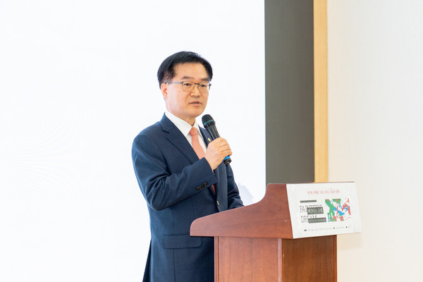 ▲ 18일 강남구청에서 열린 ‘페인터스 드림 전시회 개막식’에서 한윤수 운영위원장이 축사를 하고 있다.