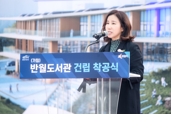 ▲ 축사중인 화성시의회 김경희 의장 사진.