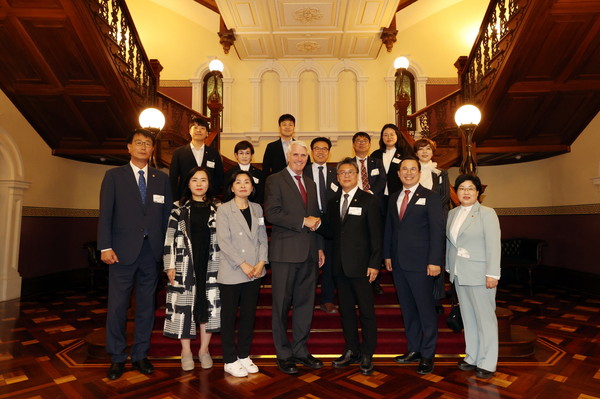 ▲ 경기도의회 친선의원연맹, 호주 퀸즐랜드주의회와 상호교류 활성화 방안 협의 기념촬영 모습.