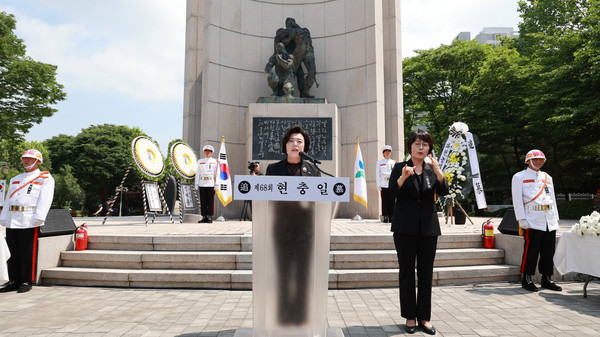 ▲ 지난 현충일 추념식에서 추념사를 하고 있는 신계용 과천시장.