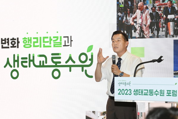 ▲ 이재준 수원특례시장이 특별연설을 하고 있다.
