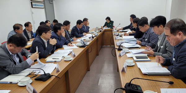 ▲ 김경희 이천시장이 비상재정대책회의를 주재하고 있다.