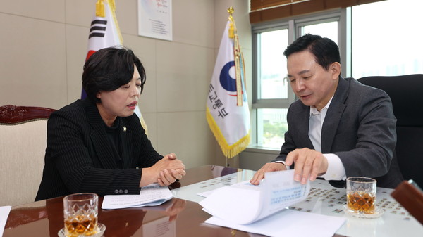 ▲ 신계용 과천시장(왼쪽)과 원희룡 국토부 장관(오른쪽) 면담 모습.