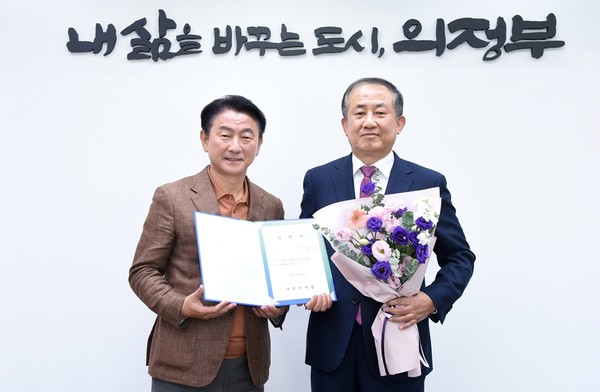 ▲ 김장호 의정부시 前 균형개발추진단장 제10대 상임이사 임명식.