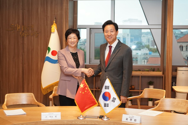 ▲ 스샤오린(施小琳, Shi Xiaolin) 청두시 당서기를 만나 양 도시간 교류 활성화를 논의했다.