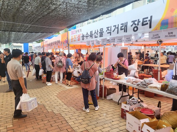 ▲ 지난 옹진섬 농수특산물 직거래장터 모습.