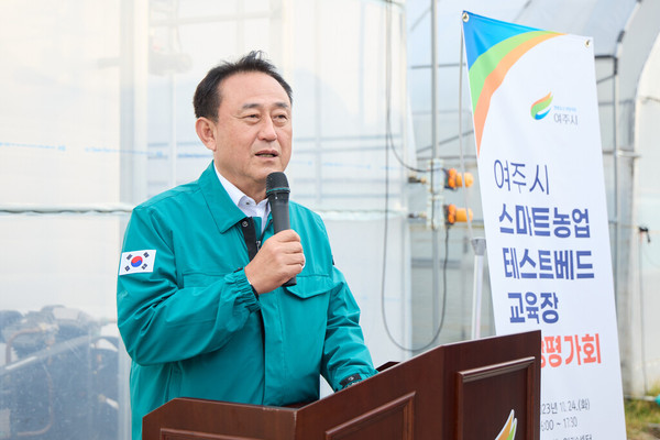 ▲ 강수현 여주시장이 가지 양액재배기술 실증 사업 현장평가회에서 발언하고 있다.