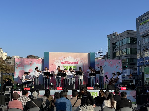 ▲ 성북천 벚꽃 봄맞이 축제 모습.