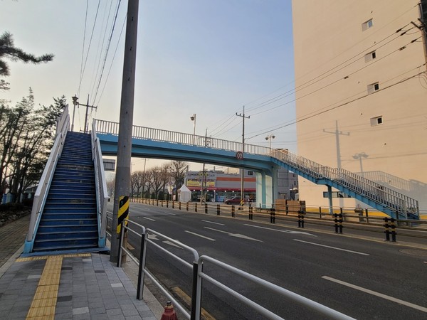 ▲ 암사보도육교 전경.
