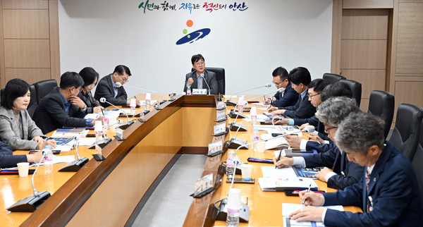 ▲ 안산시 3기 신도시 복합화시설 타당성 수립용역 중간보고회 개최 모습.