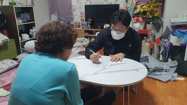 ▲ 양천구 사회적 고립 1인가구 실태조사 전경.