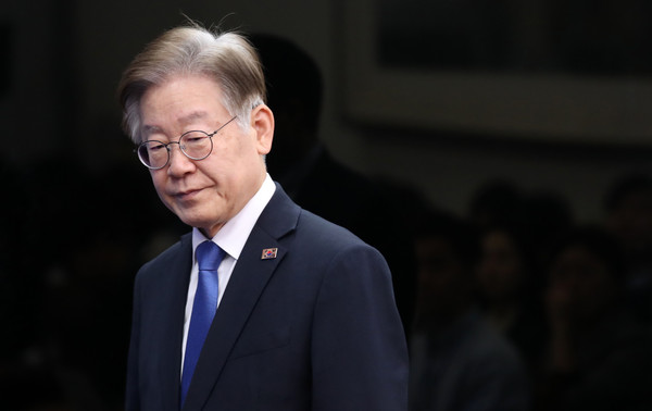 ▲ 최고위원회의 참석하는 이재명 대표. /뉴시스