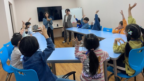 ▲ 다함께돌봄센터 비폭력대화 교육.