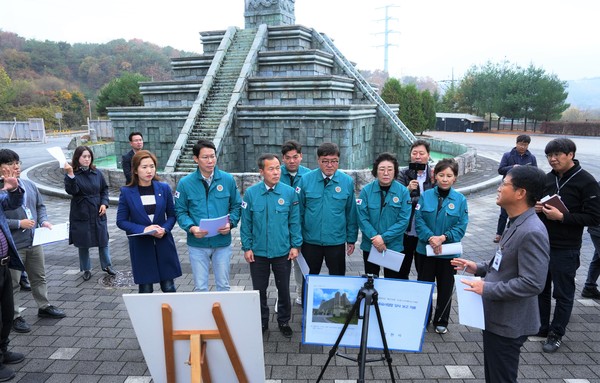 ▲ 주요사업장 답사 나선 포천시의회 의원들.