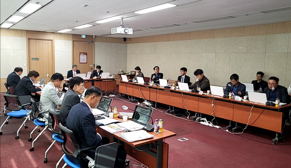 지난달 31일 용인특례시청에서 열린 '민간제안 산업단지 투자의향서' 평가를 위한 정책자문회의 현장 모습
