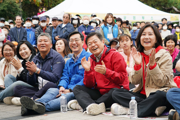 ▲ ‘동대문구민 한마음 걷기의 날’ 행사 참가한 이필형 동대문구청장.