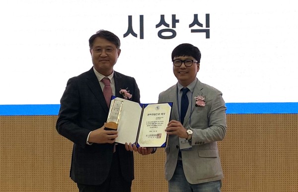 ▲ ‘벤처창업진흥대상’ 수상하는 경기콘텐츠진흥원 탁용석 원장.