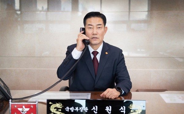 ▲ 신원식 국방부장관이 20일 오전, 로이드 오스틴(Lloyd J. Austin Ⅲ) 미국 국방장관과 취임 이후 첫 공조통화를 하며 역내 안보상황 점검 및 한미동맹 현안을 논의하고 있다.