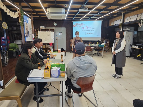 ▲ 이천시 청년후계농업인 품목별 네트워크 컨설팅 진행 모습.