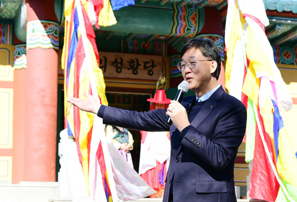 ▲ 이민근 안산시장이 잿머리 성화제에서 인사말을 하고 있다.
