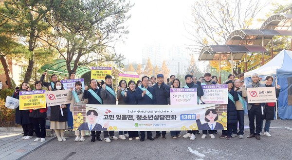 ▲ 오산시 청소년 보호 등굣길 캠페인 실시 모습.