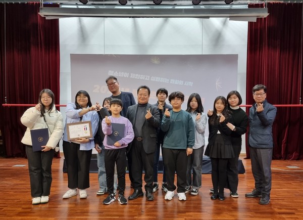 ▲ 정책제안대회 수상자 기념사진.