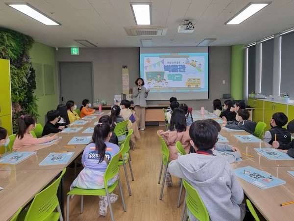 ▲ 박물관학교 교육프로그램 진행 모습.
