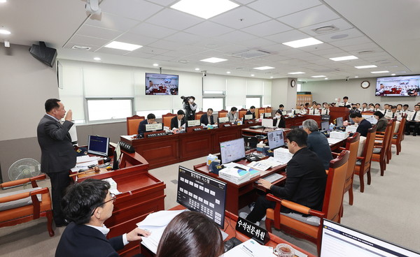 ▲ 안전행정위원회, 경기도소방재난본부 행정사무감사 실시 현장.