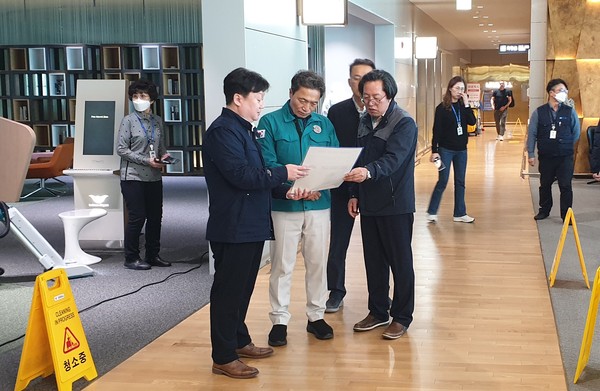 ▲ 인천공항, 빈대 유입 방지 방제작업 사진.