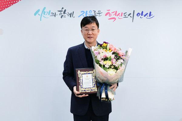 ▲ 이민근 안산시장 서울평화문화대상 수상 모습.