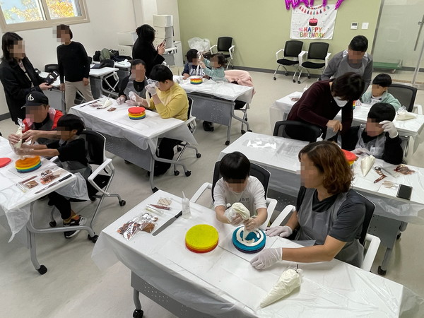 ▲ 강남드림스타트 가족 케이크 만들기 클래스.