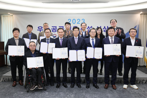 ▲ 마장국민체육센터 우수 공공체육시설 선정 기념사진.