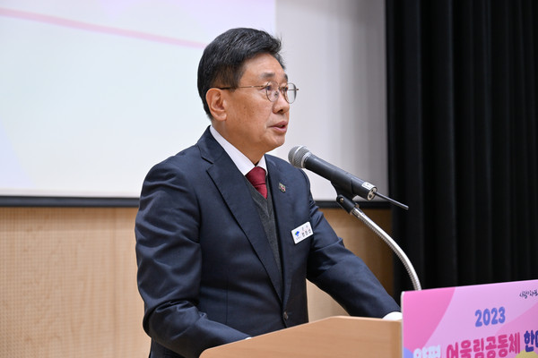 ▲ 전진선 양평군수가 양평 어울림공동체 한마당 축제에서 인사말을 하고 있다.