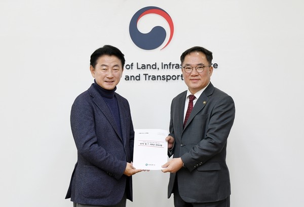 ▲ 김동근 의정부시장(좌)과 백원국 국토부 2차관(우).