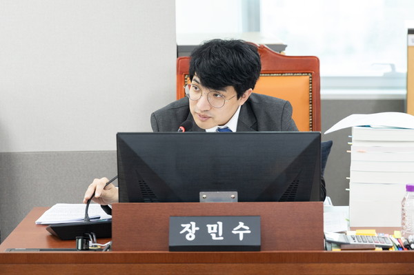 ▲ 2024년도 경기도 예산안 심사 진행하는 장민수 의원.