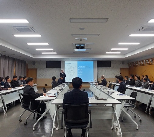 ▲ 파주시 민원콜센터 구축 사업 완료보고회 개최 모습.