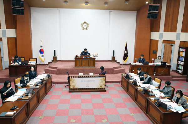 ▲ 군포시의회 제271회 정례회, 예산결산특별위원회 회의 현장.