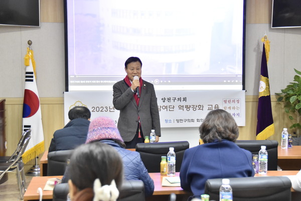 ▲ 인사말하는 이재식 의장.