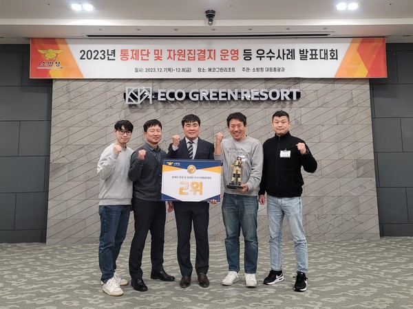 ▲ 왼쪽부터 진일호 소방교, 황순묵 소방경, 오화진 소방위, 모철민 소방장, 이장원 소방장.