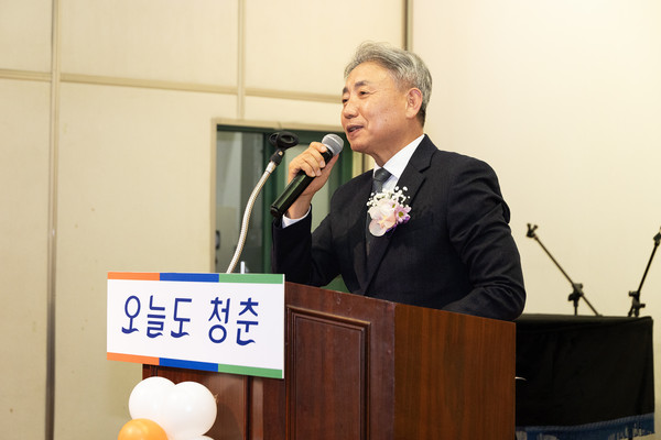 ▲ 윤환 계양구청장이 평생교육사업 종강식 청춘드림 축제에 참석해 인사말을 하고 있다.