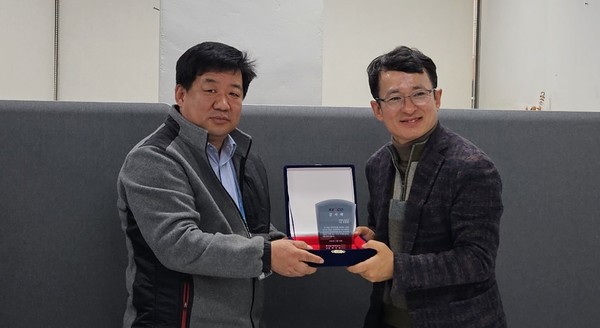 ▲ 한국전기안전공사 감사패 수상 모습.