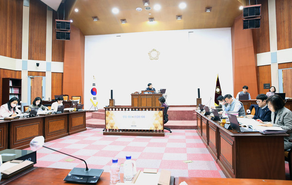 ▲ 군포시의회 제271회 정례회, 예산결산특별위원회 회의 현장.