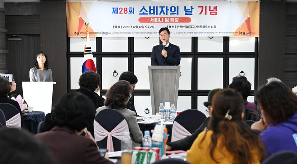 ▲ 이민근 안산시장이 소비자의 날 기념식에서 인사말을 하고 있다.