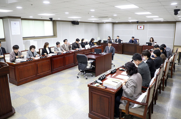 ▲ 수원시의회 예결 특위 전경.