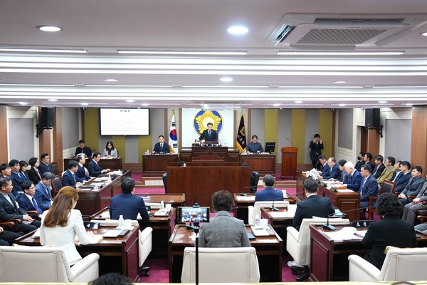 ▲ 포천시의회는 이달 1일 열린 제175회 제2차 정례회를 15일 3차 본회의를 끝으로 15일간의 회기일정을 마무리했다.