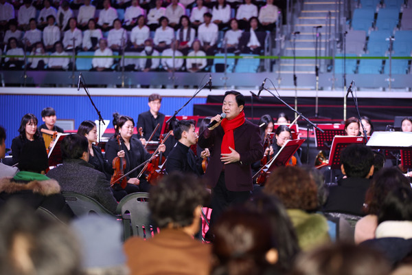 ▲ 주광덕 남양주시장이 남양주시립예술단 송년음악회에 참석해 인사말을 하고 있다.