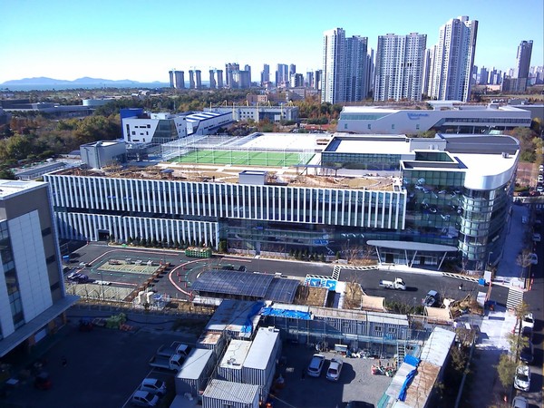 ▲ ㈜토비스 산업용 모니터 제조시설 준공 사진.